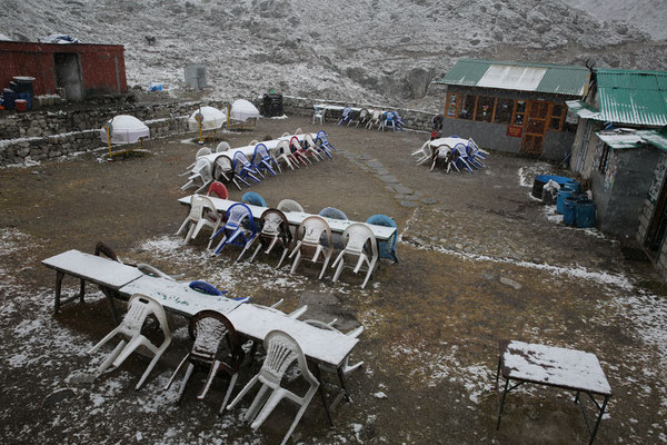 Everest-Schnee-kalt-Gruppe-D690