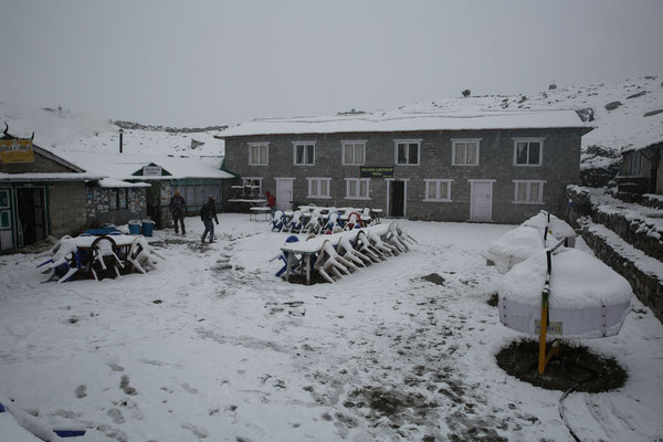 Juergen-Sedlmayr-Everest-Schnee-kalt-Gruppe-D699