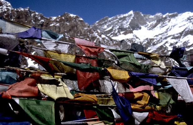 Unterwegs-Gebetsfahnen-Reisefotograf-Indien-Tour-F801