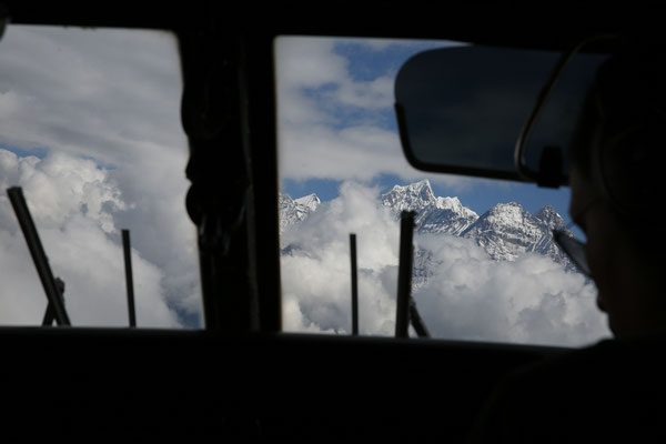 Flug-nach-Lukla-Wolken-Nepal-D186