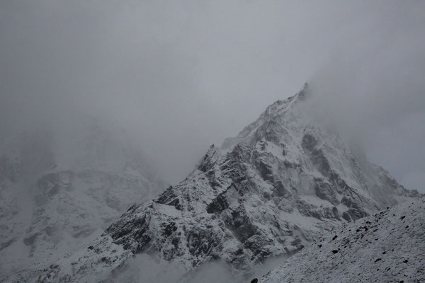 Nepal-Everest-Schnee-eingeschneit-Gruppe-D713