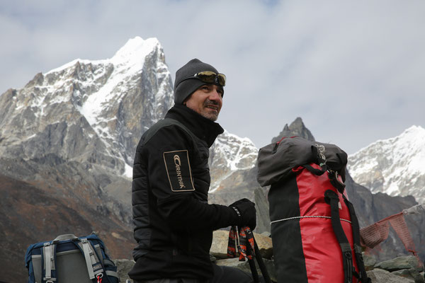 Everest-Schnee-Gruppe-Reisefotograf-Juergen-Sedlmayr-D661