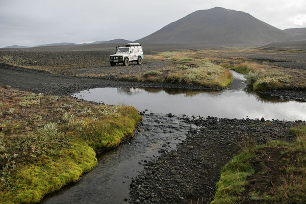 Island-Land-Rover-Offroad-B974