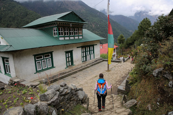 Gebetsfahnen-Lukla-Everest-Region-Nepal-D200