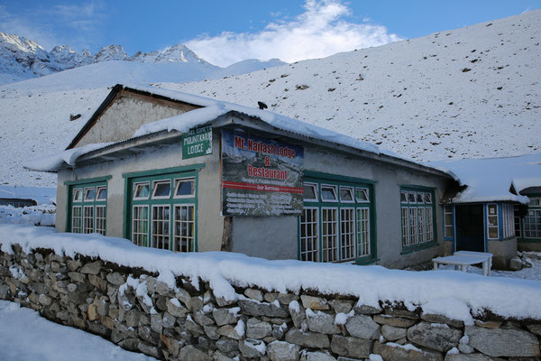Nepal-Everest-Schnee-eingeschneit-Abbruch-Lodge-D725