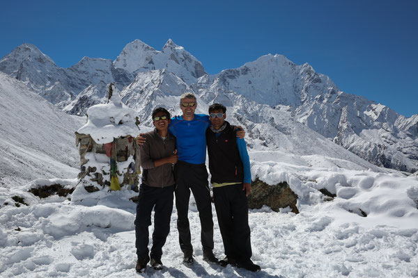 Nepal-Everest-Abenteurer-bei-Pass-Solo-Khumbu-Rueckweg-D781