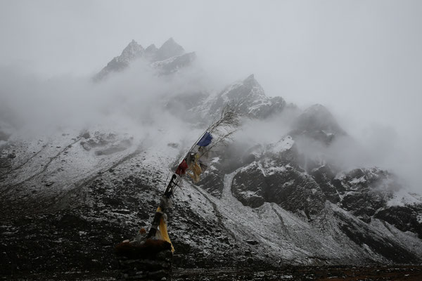 Nepal-Everest-Schnee-eingeschneit-Abbruch-D722