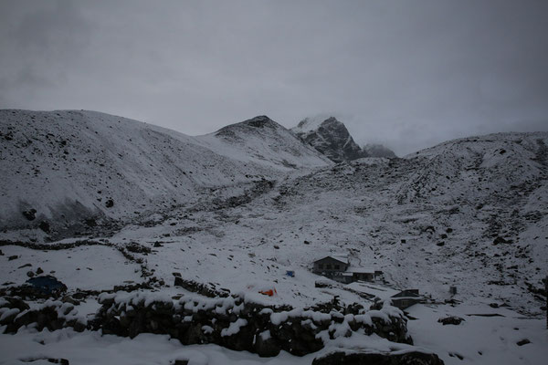 Juergen-Sedlmayr-Everest-Schnee-kalt-Gruppe-D709