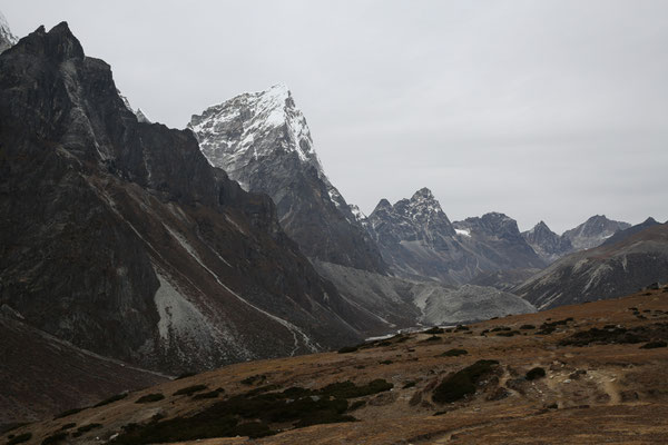 Everest-Schnee-Gruppe-Reisefotograf-Juergen-Sedlmayr-D668