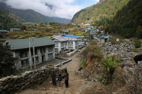 Trekkingtour-unterwegs-im-Everestgebiet-Nepal-C570