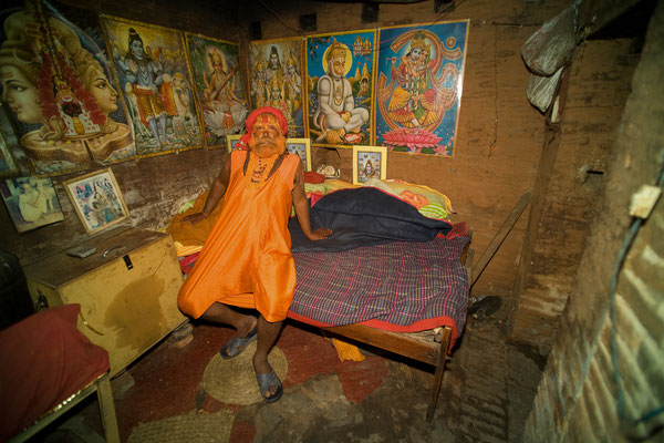 Sadhus-Pashupathinath-Kathmandu-F177