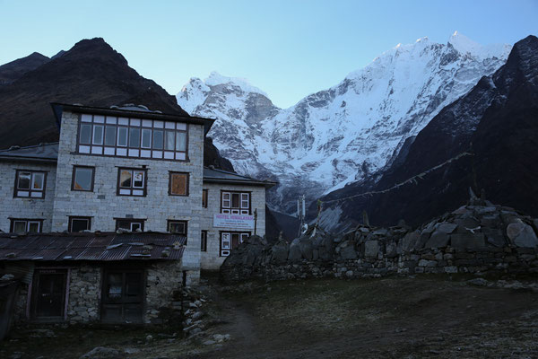 Solo-Khumbu-Trek-Gruppe-Lodge-Juergen-Sedlmayr-D599B