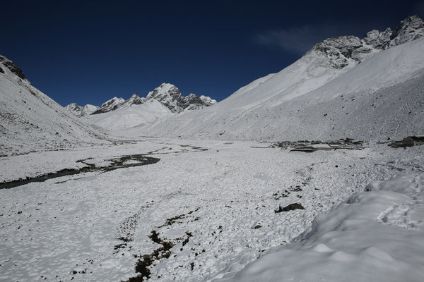 Nepal-Everest-Abenteurer-bei-Pass-Solo-Khumbu-Rueckweg-D771