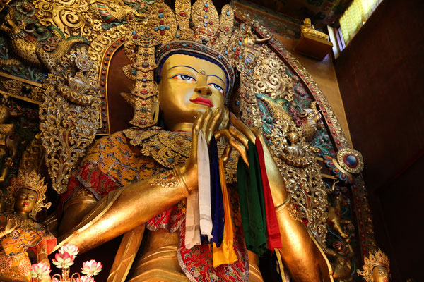 Himalaya-Kloester-Tempel-Buddhismus-unterwegs-B750