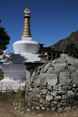 Manisteinmauer-Tempel-Kloester-Buddhismus-B648