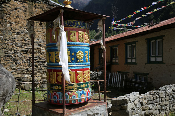 Gebetsmuehle-Tempel-Kloester-Buddhismus-Nepal-B597