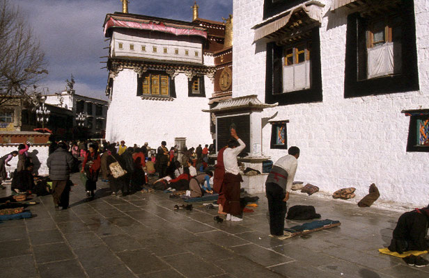 Unterwegs-Kloester-LHASA-Tibet-Jeep-Tour-F612