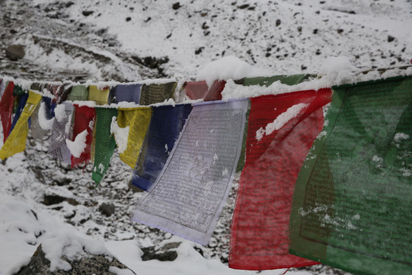 Nepal-Everest-Schnee-eingeschneit-Gruppe-D711