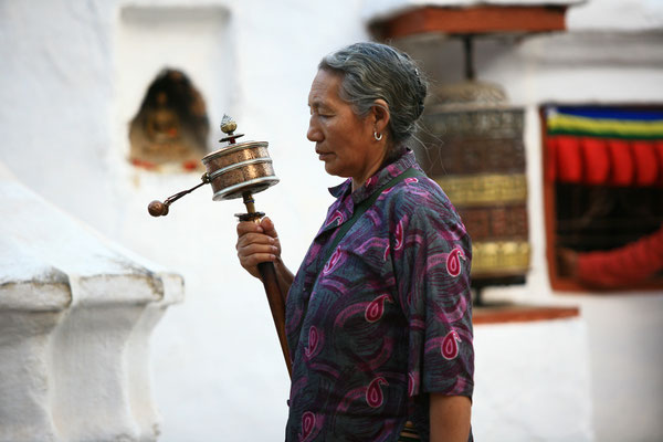 Locals-Stupa-Boudnath-F086