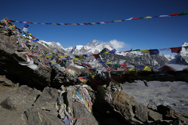 Gebetsfahnen-Tempel-Kloester-Buddhismus-Nepal-B592