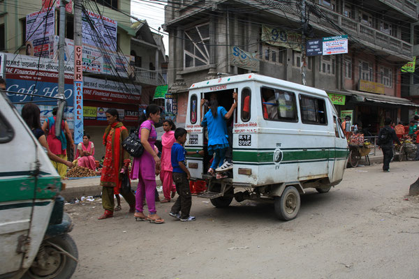 Bus-Kathmandu-Tour-Reisefotograf-Nepal-E947