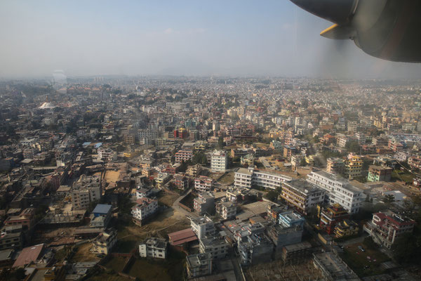 Luftaufnahme-Anflug-Pokhara-Nepal-Tour-E450