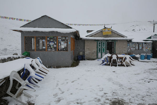 Juergen-Sedlmayr-Everest-Schnee-kalt-Gruppe-D698