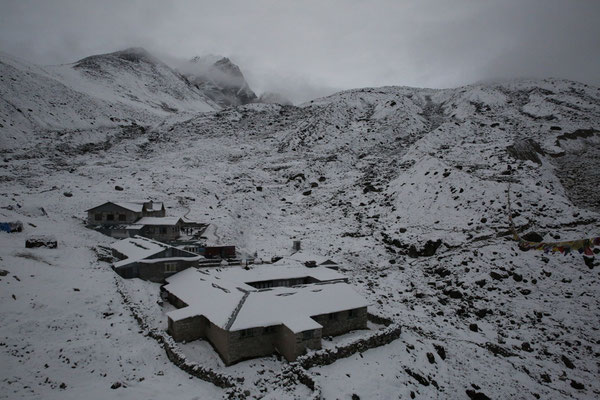 Nepal-Everest-Schnee-eingeschneit-Gruppe-D712