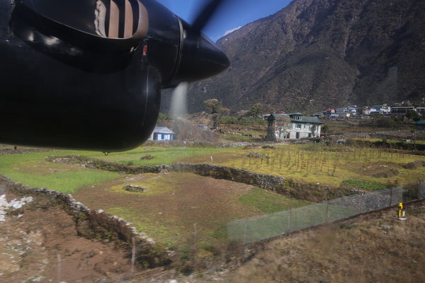 Lukla-Airport-Anreise-Everest-Region-Nepal-C895