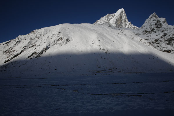 Nepal-Everest-Schnee-eingeschneit-Abbruch-D730