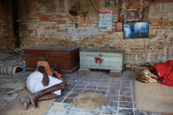 Sadhus-Pashupathinath-Kathmandu-F178