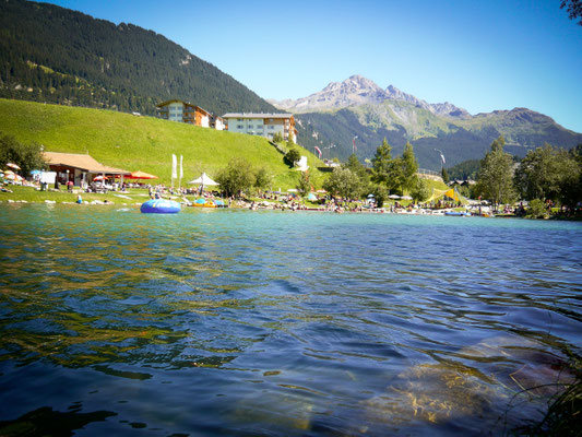 traumhafter und angenehm warmer Badesee in Savognin