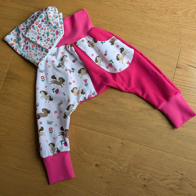 Pferde auf pink, Größe 3, Sommersweat, 28 €
