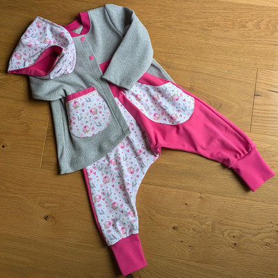 Blumen rosa, Größe 3, Jacke verkauft