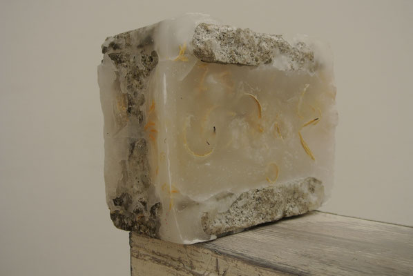 concrete on wax#15/ concrete block, wax, wood/190,100,120/2019