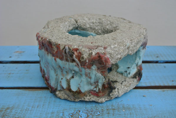 concrete on wax#12/concrete block, wax, crayon/120,190,100/2019