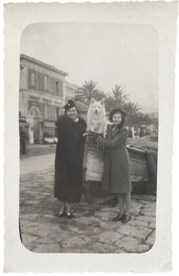Two ladies and her white Giant Spitz. Photograph from 1937.