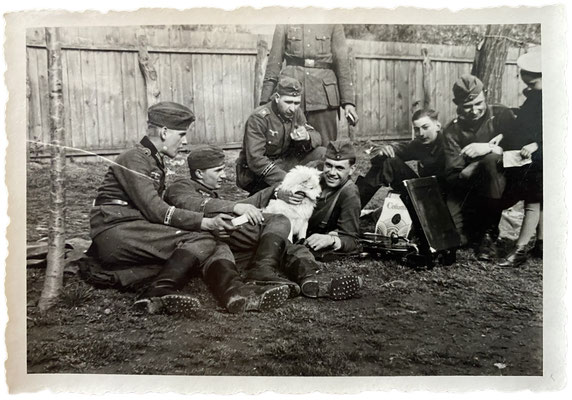 Landser-Division "Großdeutschland" der Wehrmacht mit Spitz zu Ostern in München