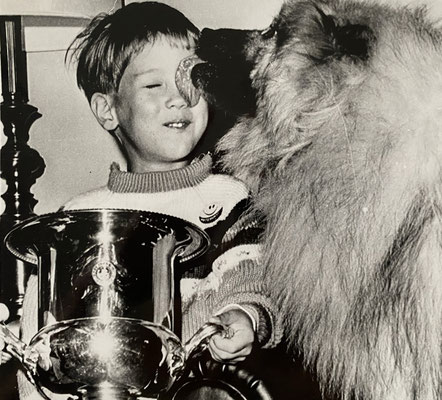 Küsschen vom Sieger "Flag" für den fünfjährigen Erik im Jahre 1972