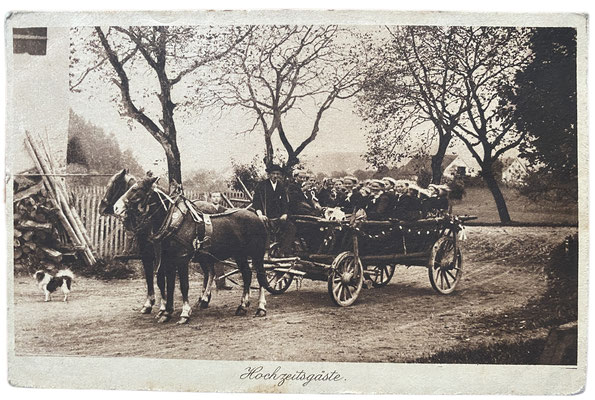 Field postcard from 1916 from the newlywed to his bride. In the picture there is a spotted Spitz with a carriage.