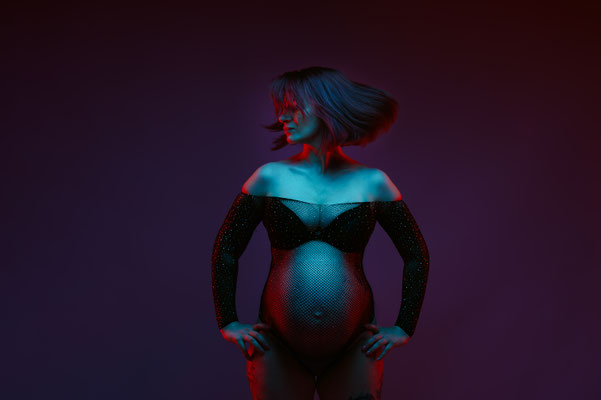 Modernes Fine Art Schwangerschaftsshooting