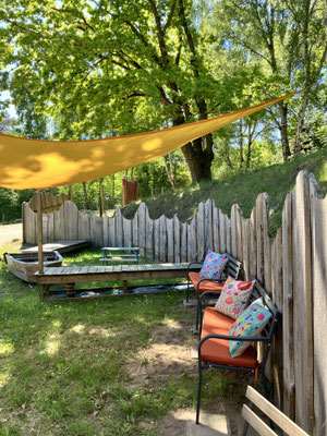 ZweiSeen.de - Eingangsbereich mit Kinderspielboot und WIFi-Area