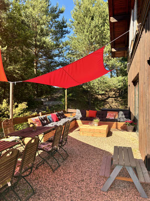 Unser Marktbistro mit Sonnenterrasse und Sommer-Lounge
