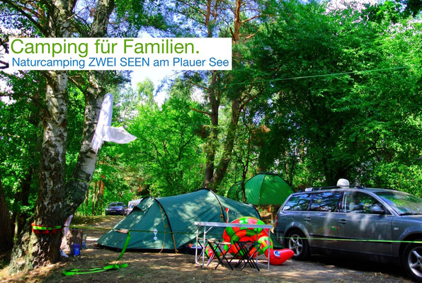 Einer der Stellplätze auf den bewaldeten Terrassen, ruhig und abgelegen, mit Seeblick © Naturcamping Zwei Seen, www.zweiseen.de