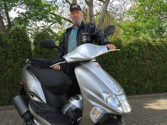 29.04.2015: Armin Kühnemann aus Weil am Rhein mit seinem neuen KYMCO Vitality 50