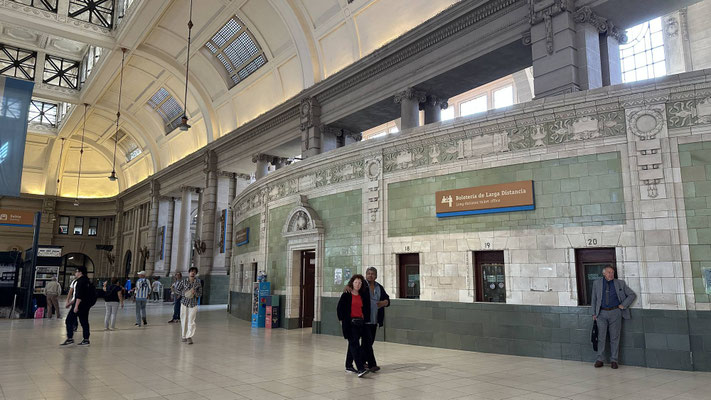 im Bahnhof