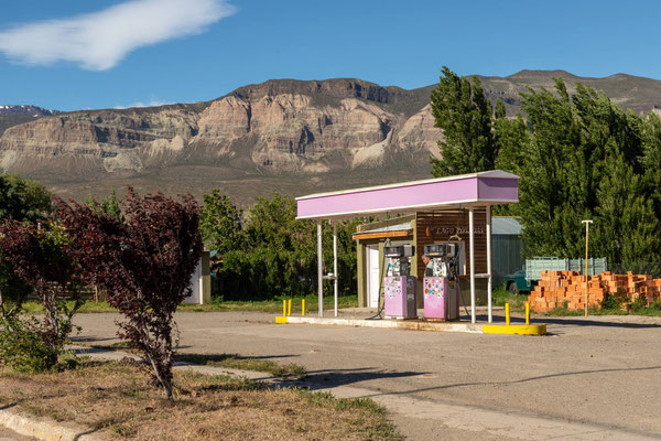 ein rosa Tankstelle