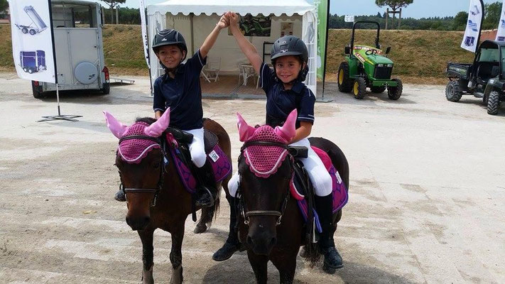 Les Swags Girls - Léa et Léna 2015