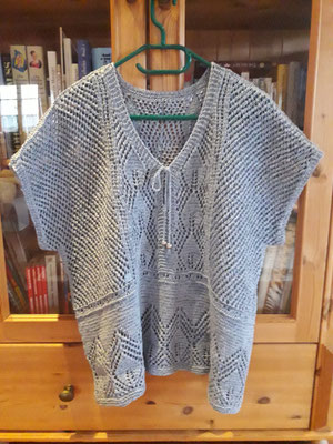 Größe 40, luftige Tunika gestrickt aus Bändchengarn