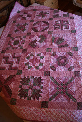 Quilt "Think Pink", maschingenäht, handgequiltet, gefüttert mit Polyestervlies, Größe etwa 140cm x 210 cm, verkäuflich